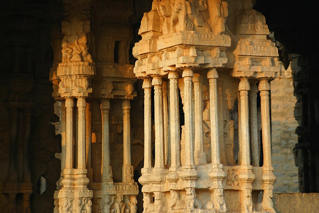 1024px The musical pillars Vijaya Vittala Temple Hampi